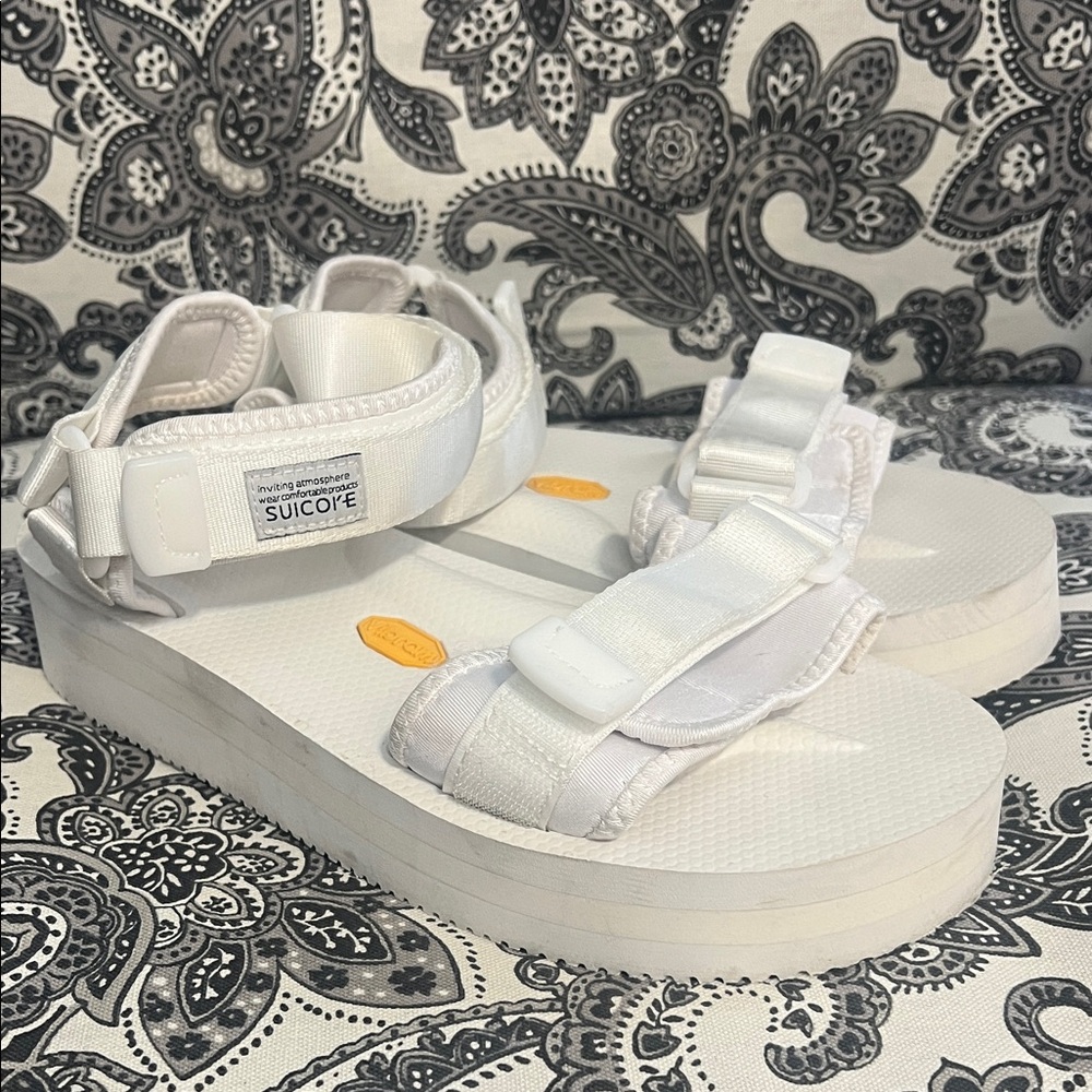 Suicoke White Platform Sandals Women’s sz 7